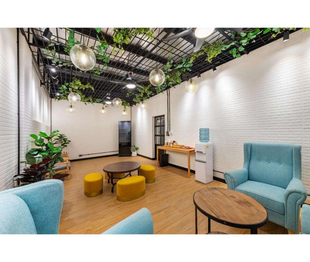 Siam Subway Hostel And Cafe 방콕 외부 사진