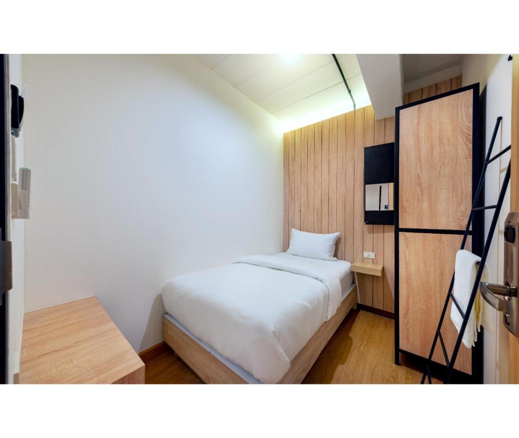 Siam Subway Hostel And Cafe 방콕 외부 사진