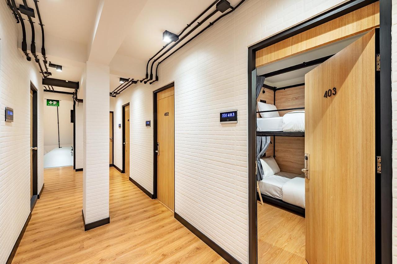 Siam Subway Hostel And Cafe 방콕 외부 사진